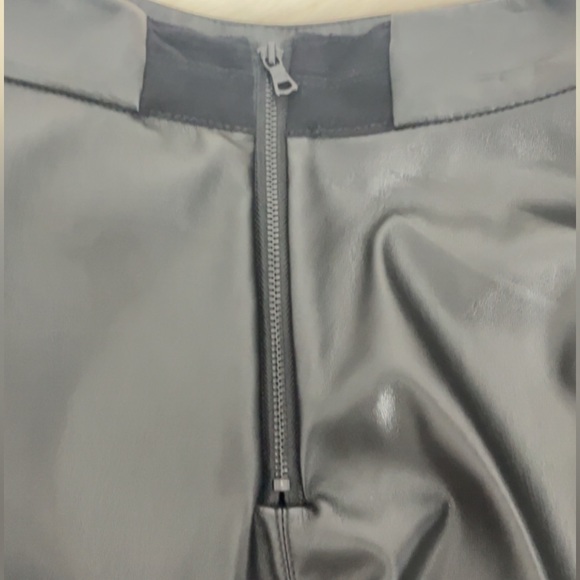 Brand new Short leather skirt - Picture 5 of 8